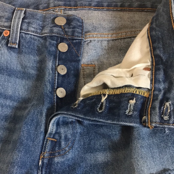 Levi’s 501 Men's Jean Destruction 31 x 32 - Picture 5 of 9